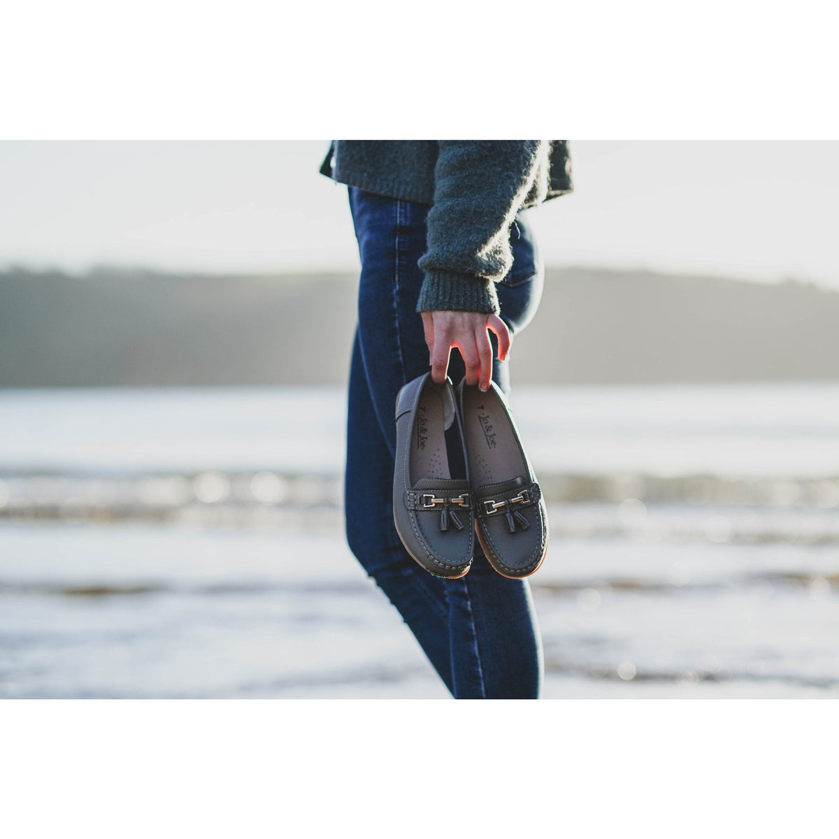 Minnetonka navy blue on sale moccasins